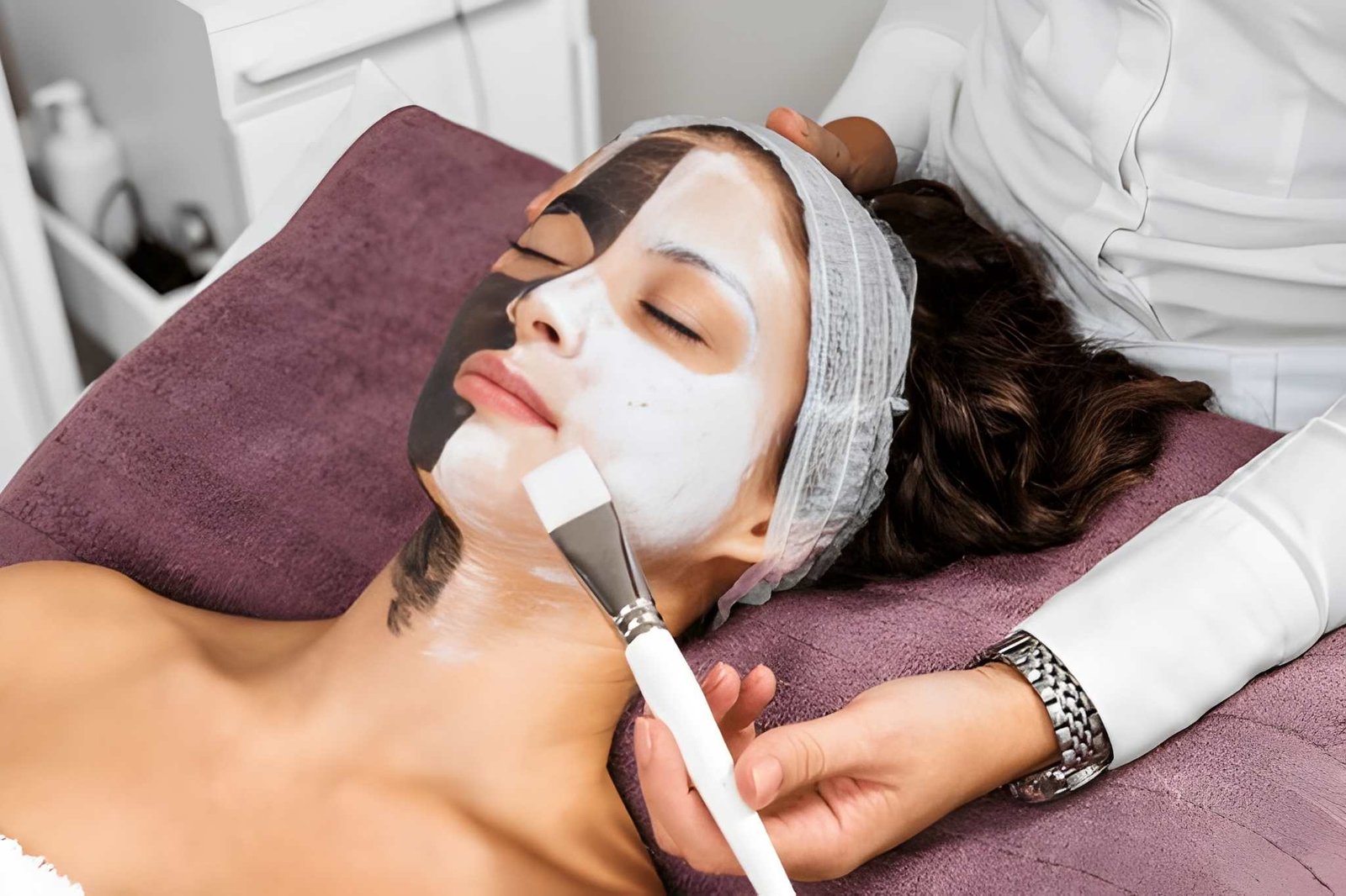 Facial mask treatment at La Gracia