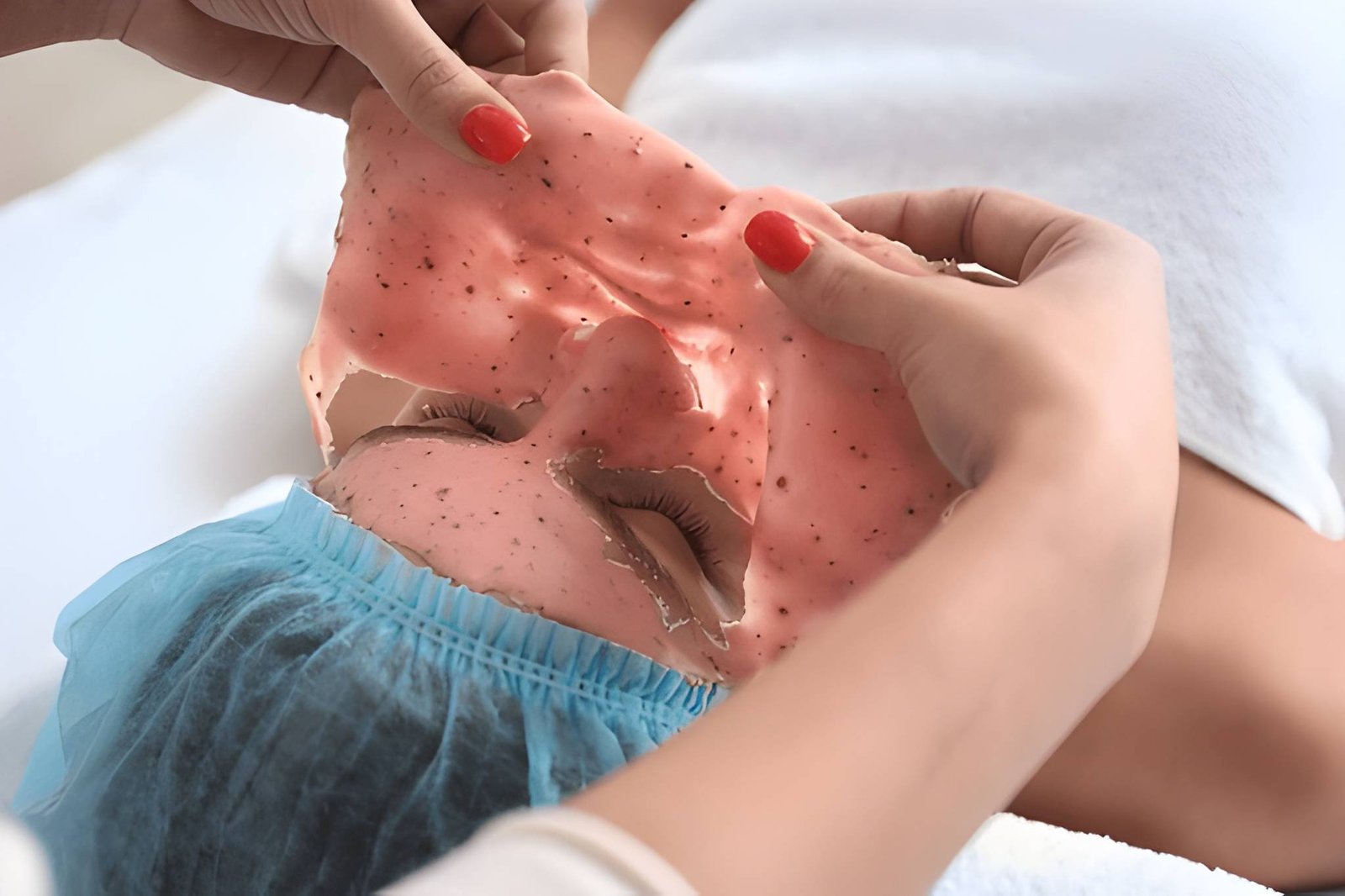Facial mask removal at La Gracia